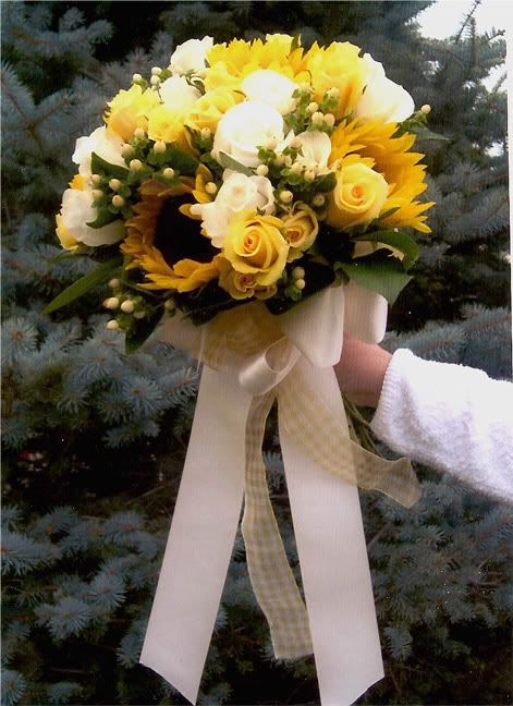 BridalBouquet_Sunflowers_Roses_lg.jpg